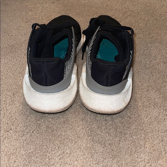 Adidas shoes - Picture 3 of 4